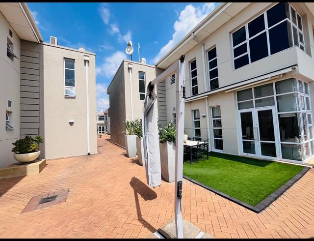 558M² OFFICE FOR SALE IN FOURWAYS